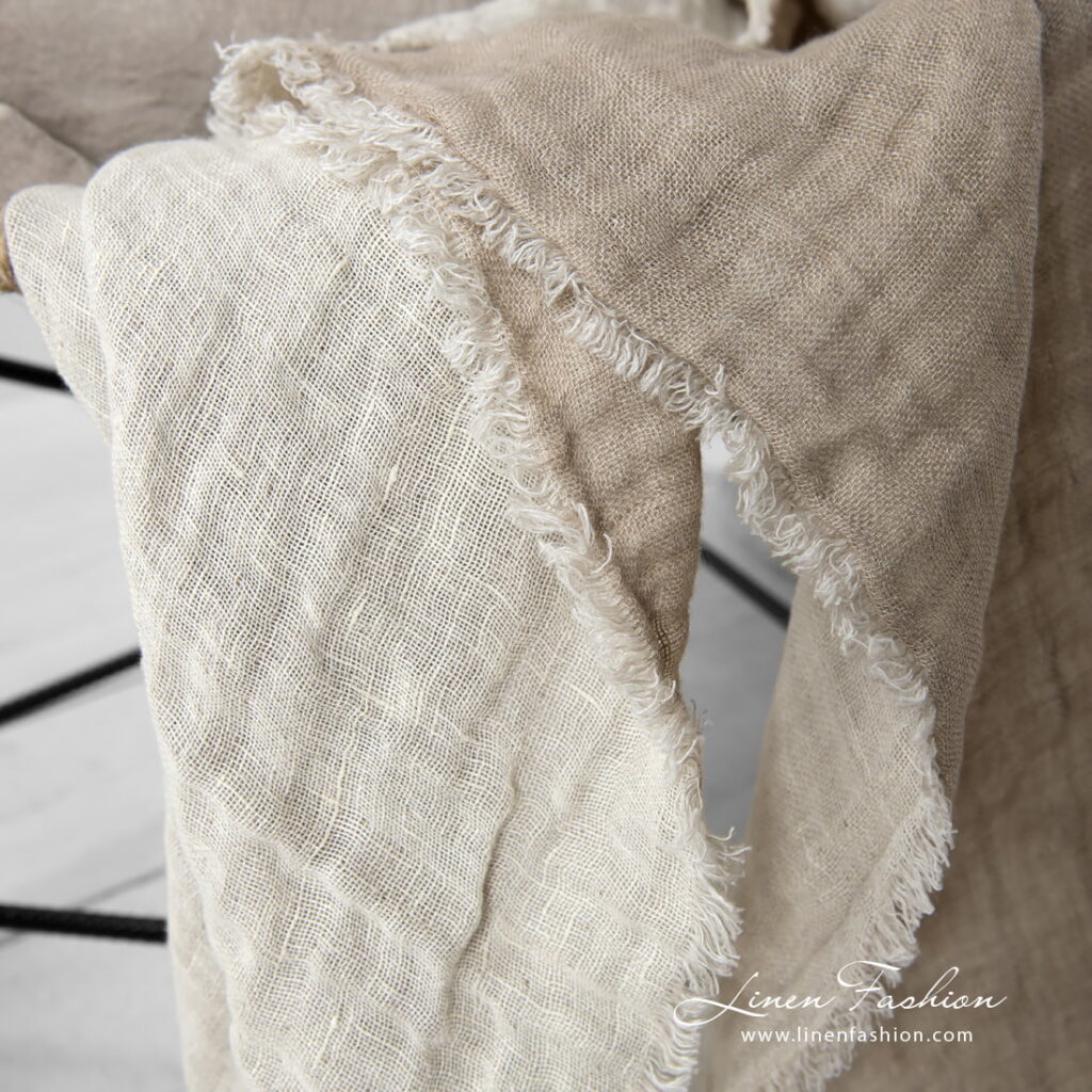 FARGO Couverture beige 4 Linen double side beige blanket with fringes around.