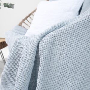 BINGO Couverture bleu glacier 10 Linen cotton throw ice blue, waffle structure.