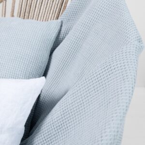 BINGO Couverture bleu glacier 11 Linen cotton throw ice blue, washed.