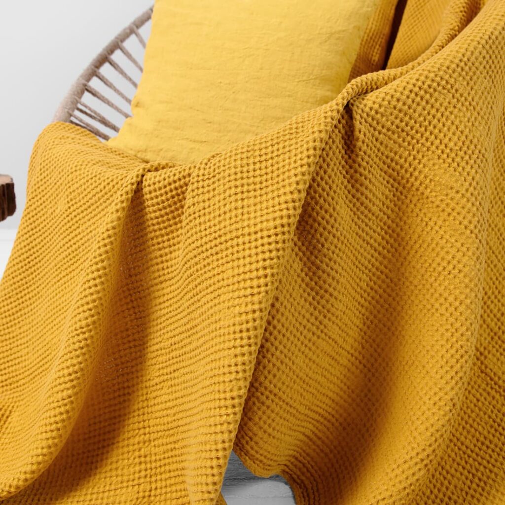 BINGO Couverture jaune moutarde 2 Yellow linen cotton blanket, waffle structure