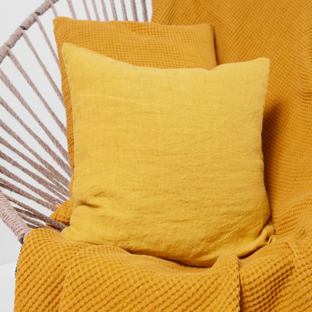 BINGO Couverture jaune moutarde 3 Yellow linen cotton blanket, with cushion covers