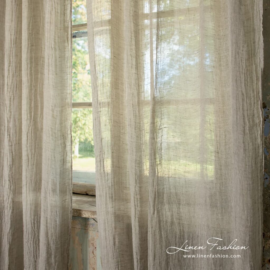 BOHEMIA Rideau beige 2 Light grey curtain.