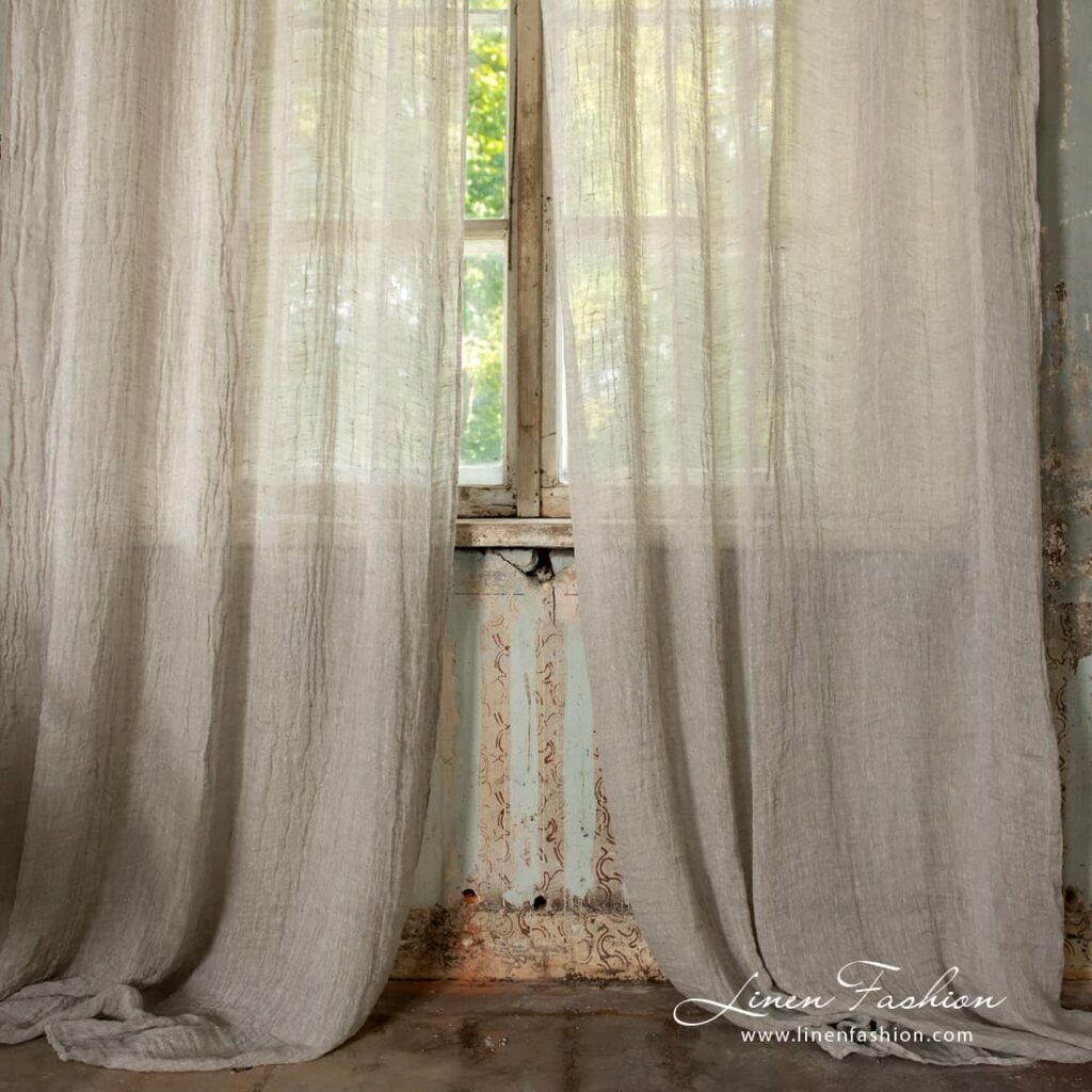 BOHEMIA Rideau beige 4 Bohemia 100% linen curtain in light grey.