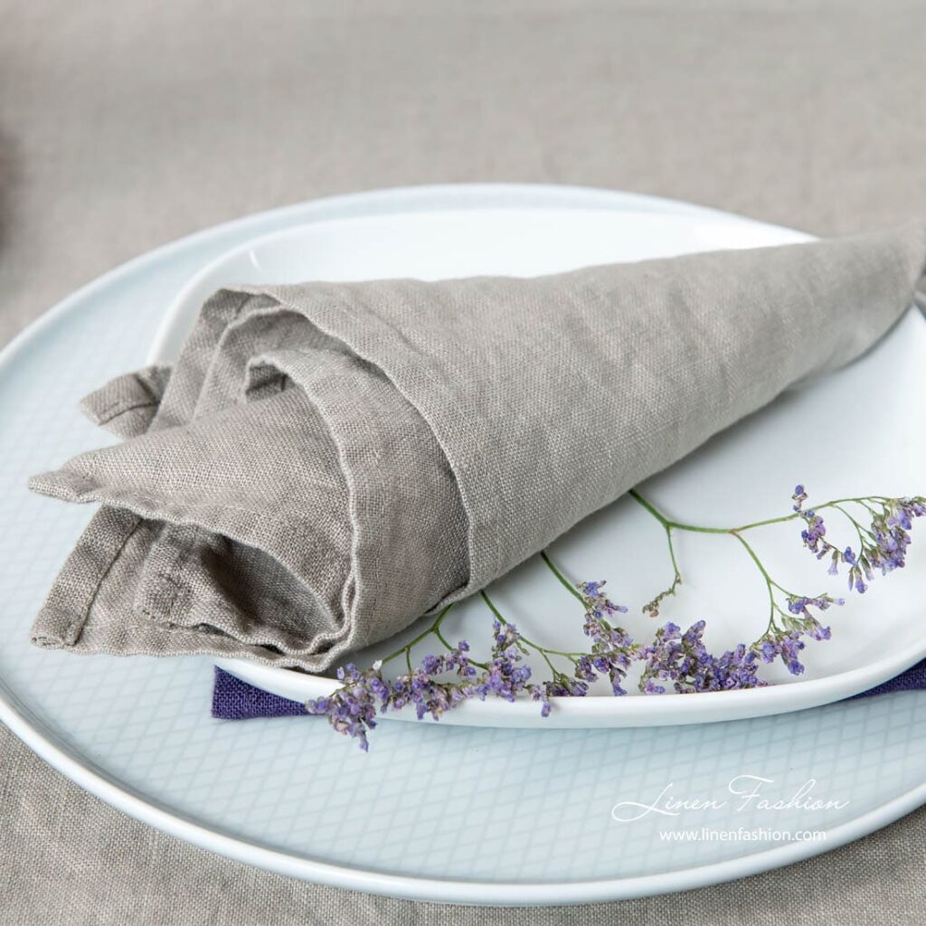 GAMMA Serviette de table gris brunâtre 1 Brownish grey linen napkin, GAMMA.