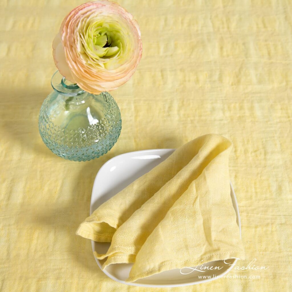 PORTO Serviette de table jaune 3 PORTO yellow linen napkin in openweave checks woven from yellow and greenish yellow yarns