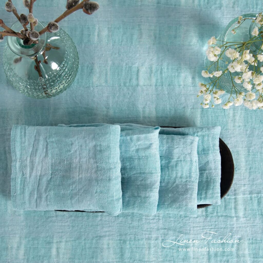 PORTO Serviette de table bleu clair 3 PORTO light blue linen napkin in openweave checks