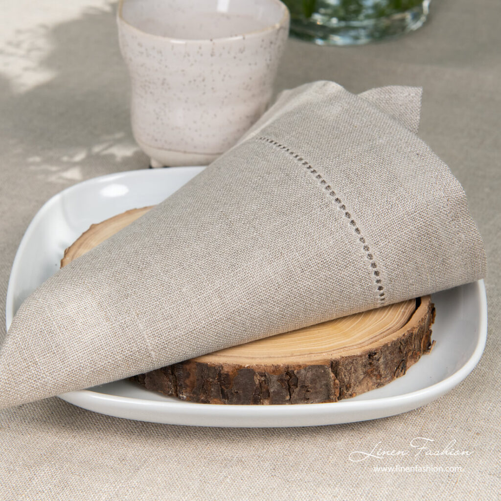 AIRA Serviette de table lin naturel 2 Natural flax linen napkin decorated with hemstitch