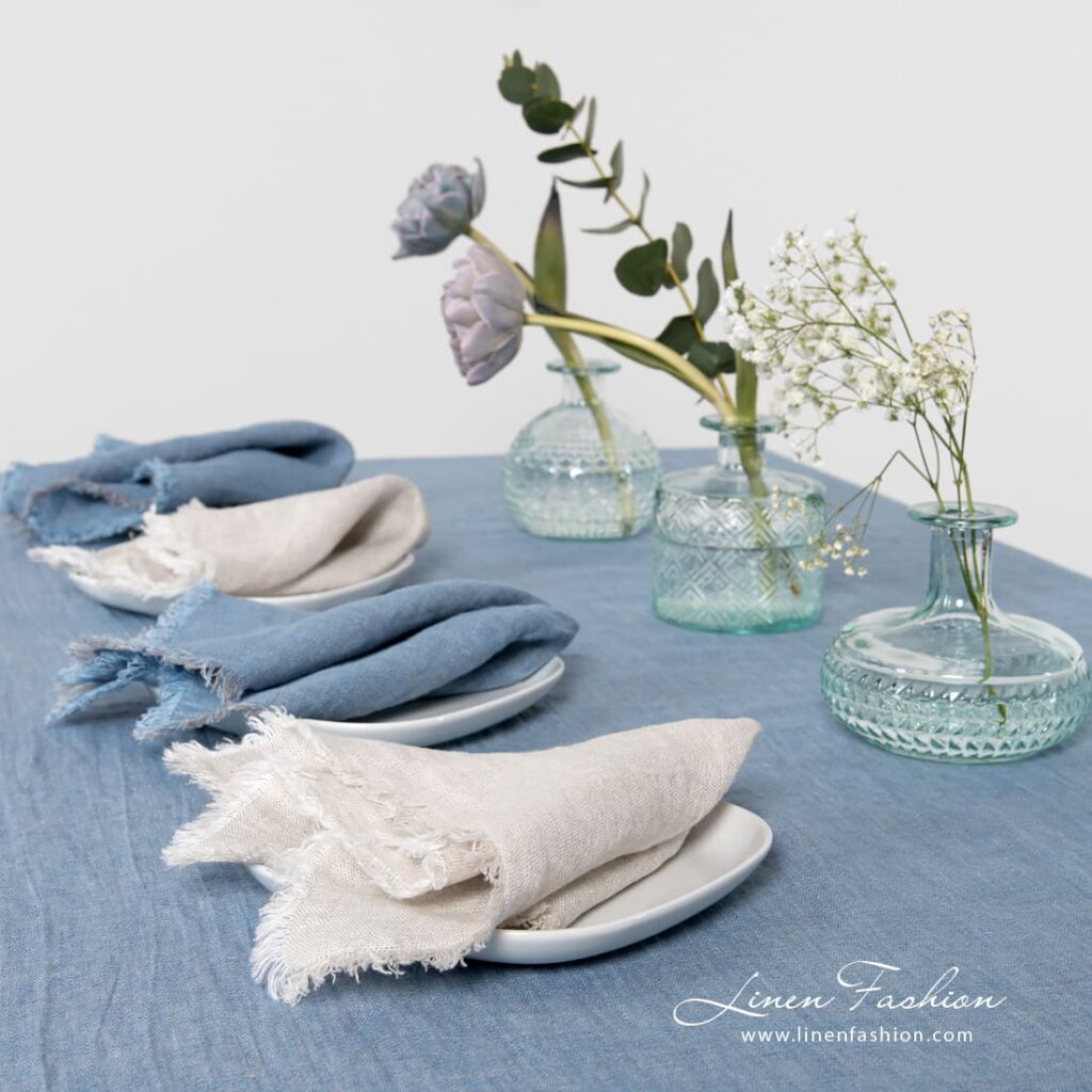 MANTIS Nappe bleue 3 MANTIS blue linen tablecloth with matching napkins