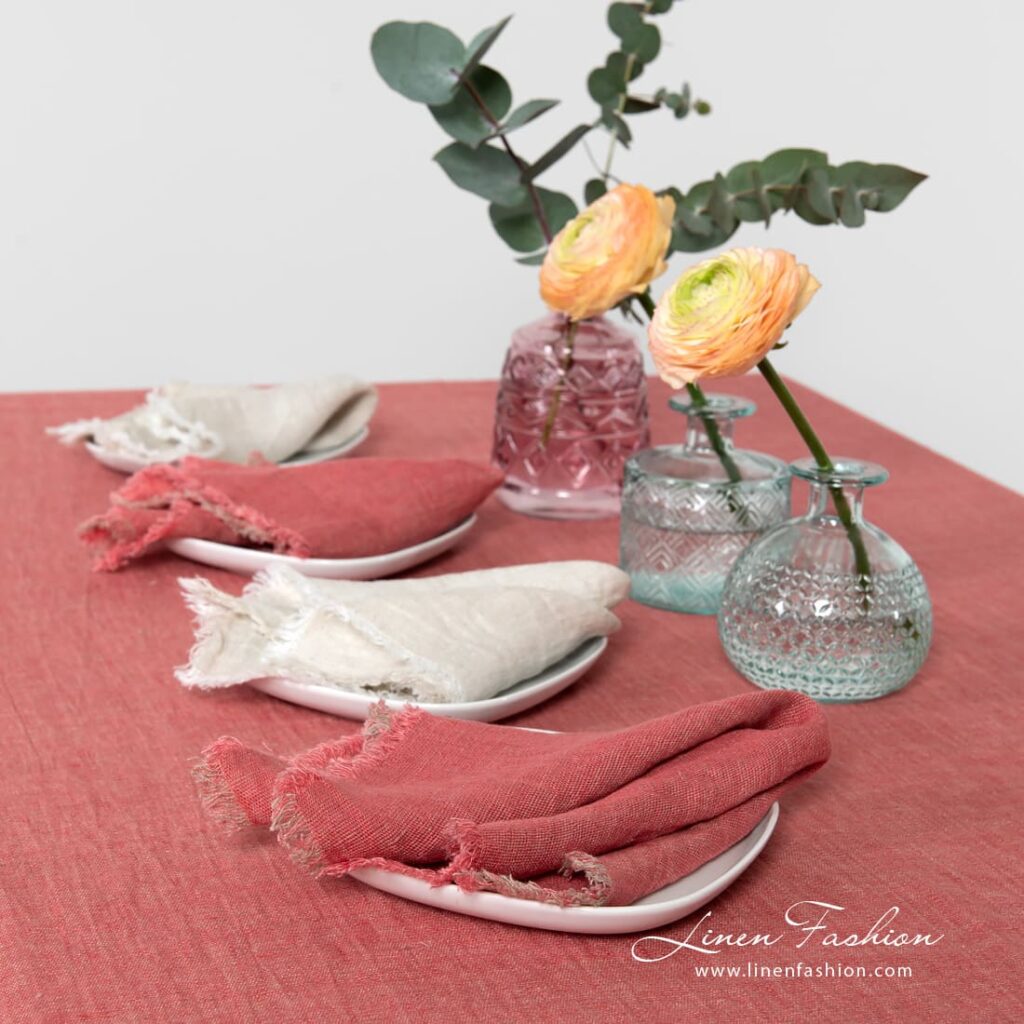 MANTIS Nappe rouge 3 MANTIS greyish red 100% linen tablecloth