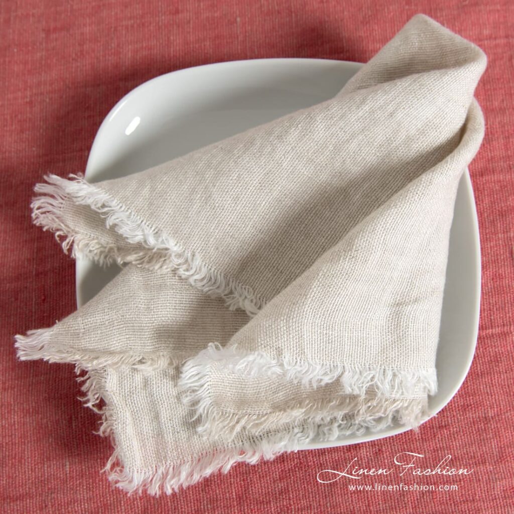 MANTIS Serviette de table beige 7 MANTIS light grey melange linen napkin with fringes