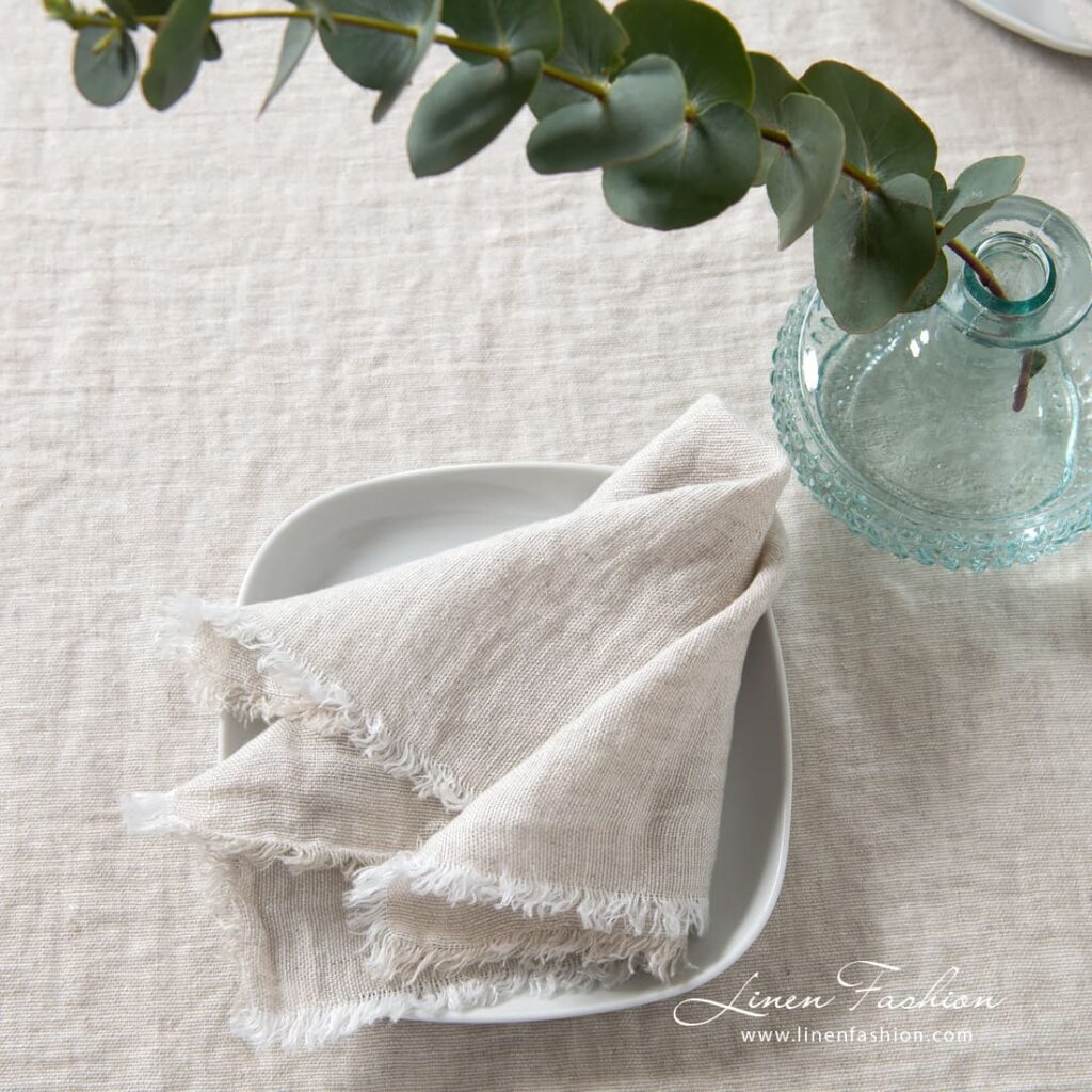 MANTIS Serviette de table beige 4 Light grey linen napkin in plain weave pattern