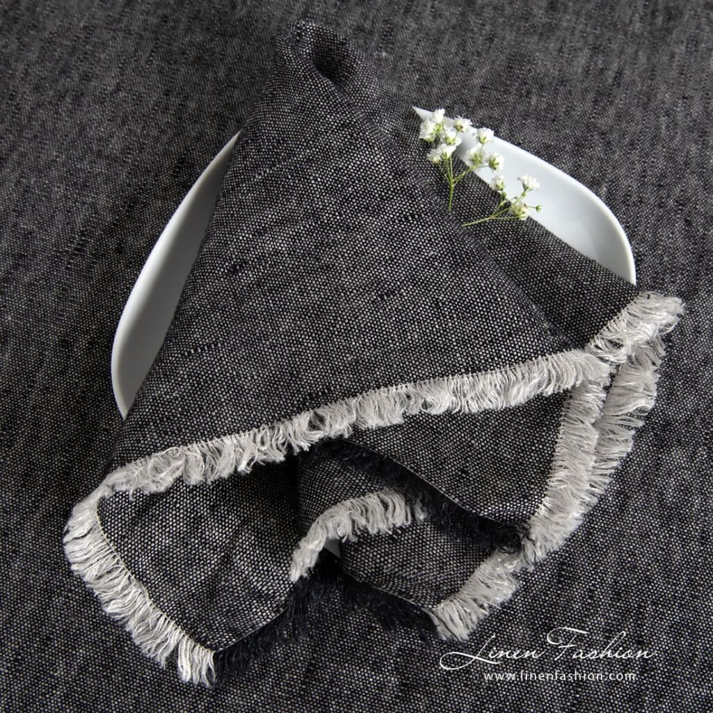 MANTIS black linen napkin
