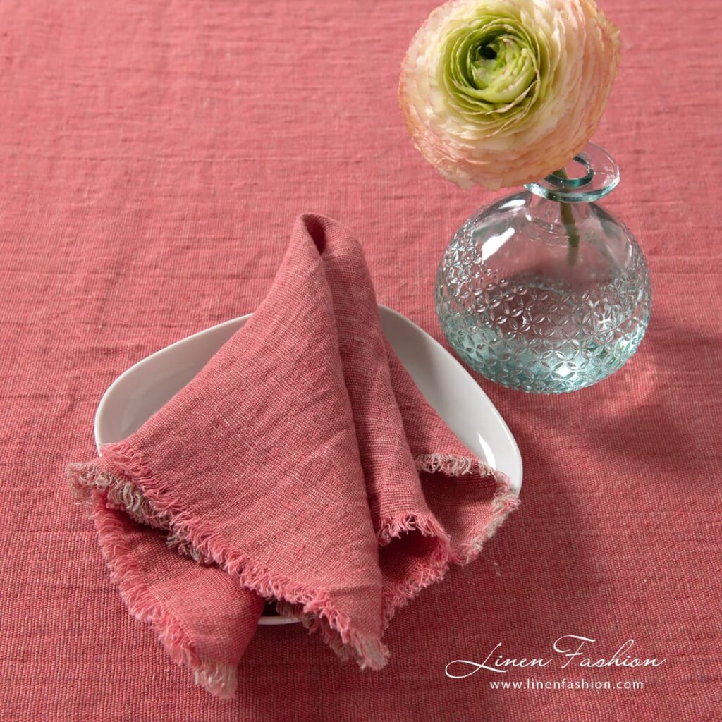 MANTIS Serviette de table rouge 2 MANTIS greyish red linen napkin