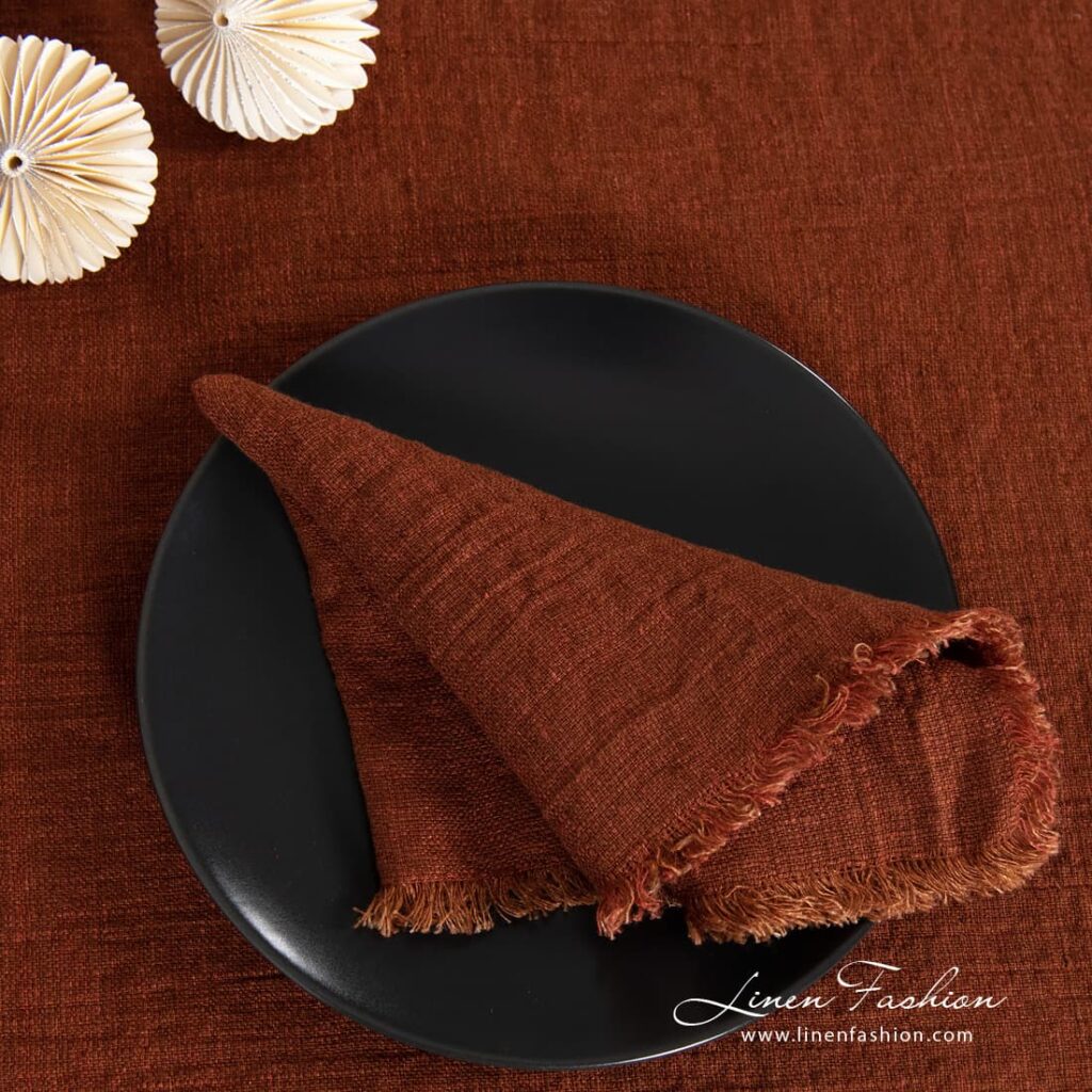 ROY Serviette de table brun 1 Roy brown napkin.