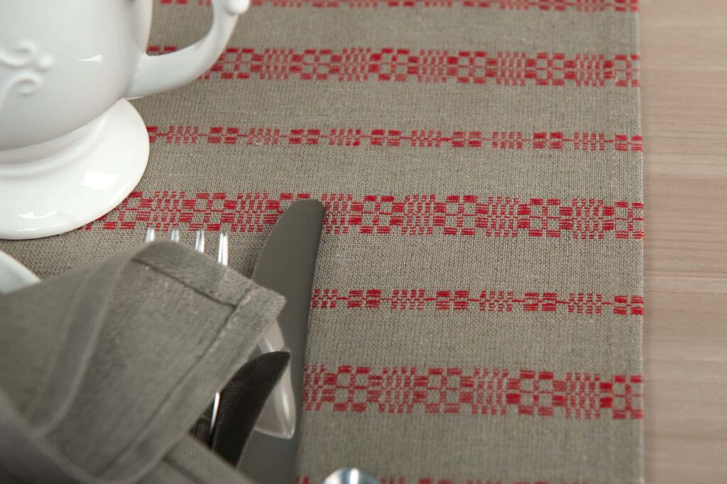 ORNA Chemin de table rouge 2 ORNA Chemin de table rouge – Image 2