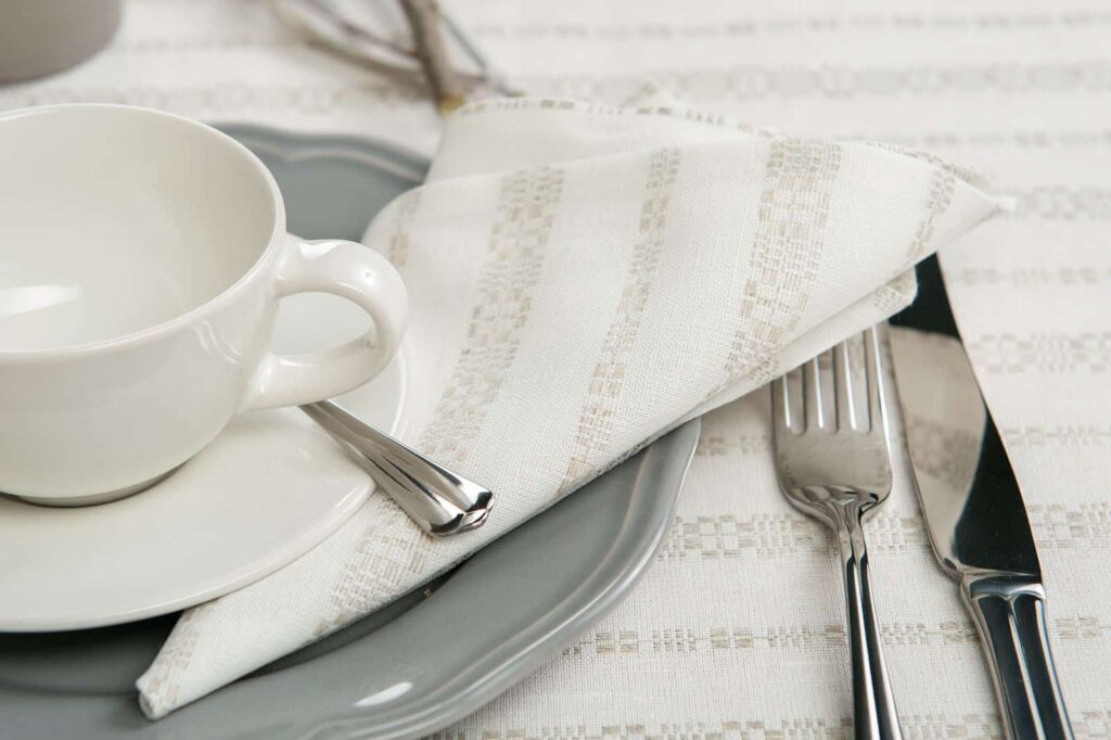 ORNA Serviette de table blanche 1 ORNA Serviette de table blanche