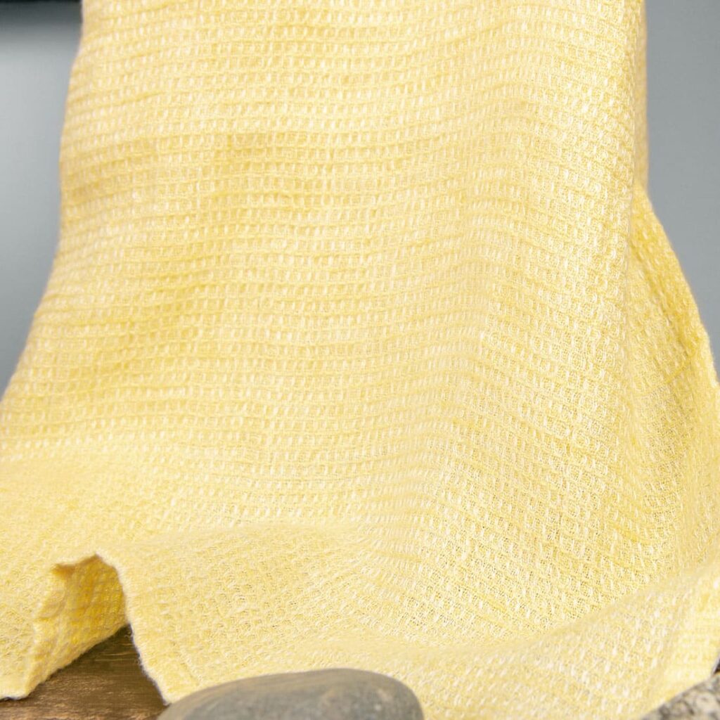 PURO Drap de bain jaune clair 2 PURO Drap de bain jaune clair – Image 2