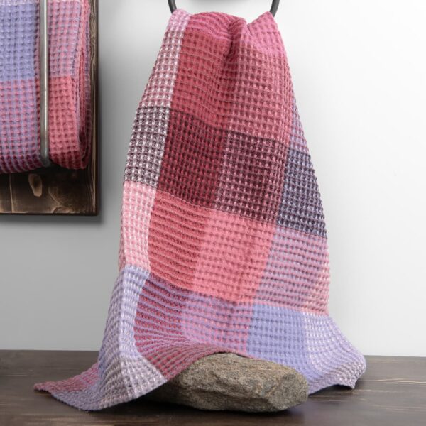BINGO Drap de bain à carreaux lilas – Image 2
