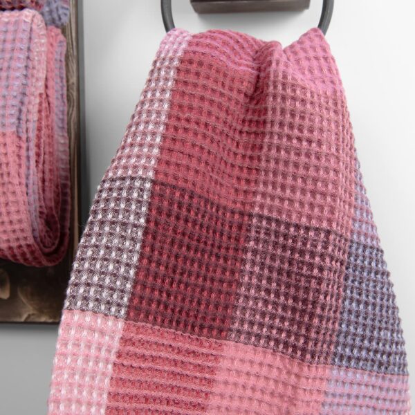 BINGO Drap de bain à carreaux lilas – Image 3