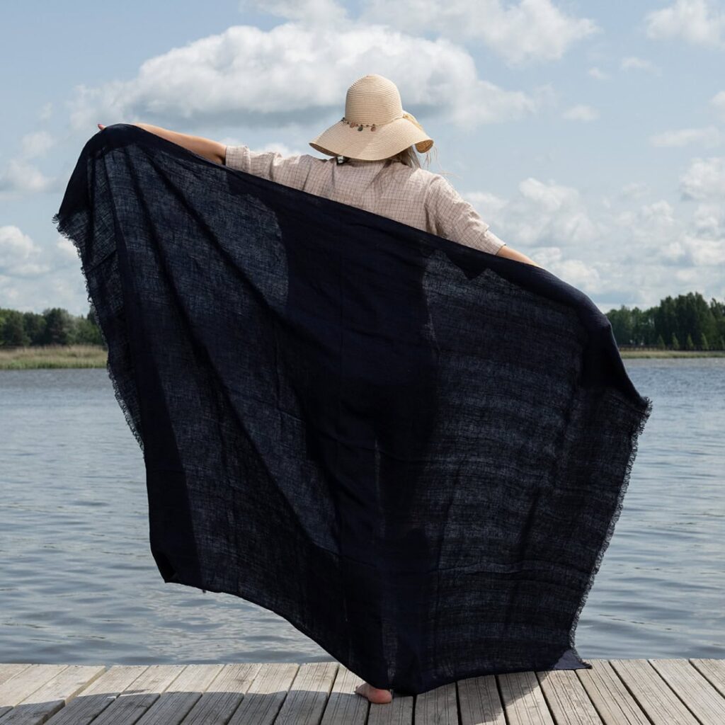 ISLA Serviette de plage à rayures noires et bleues 5 ISLA Serviette de plage à rayures noires et bleues – Image 5
