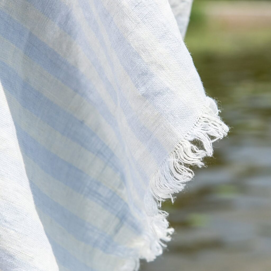 AMALFI Serviette de plage à rayures bleues 4 AMALFI Serviette de plage à rayures bleues – Image 4
