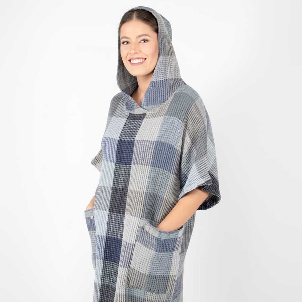 BINGO Poncho gris bleu à carreaux 3 grey blue linen poncho bingo with hoodie.