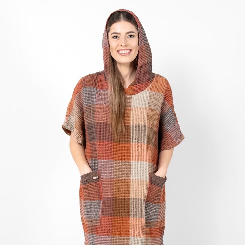 BINGO Poncho à carreaux marron 2 Brown linen poncho with hood