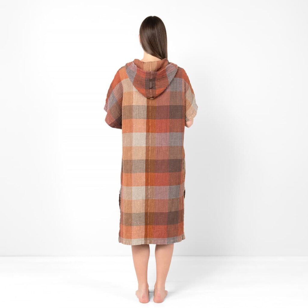 BINGO Poncho à carreaux marron 5 Brown linen poncho, soft washed