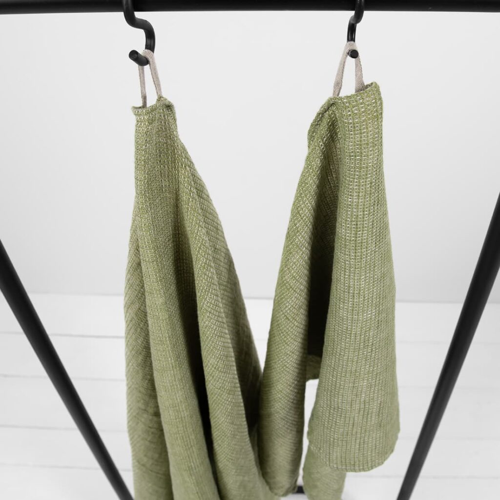 PURO Drap de bain vert mousse 2 PURO Drap de bain vert mousse – Image 2