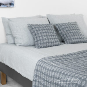 STONA Linge de lit 11 linen cotton blue grey bedlinen with throw and cushions.