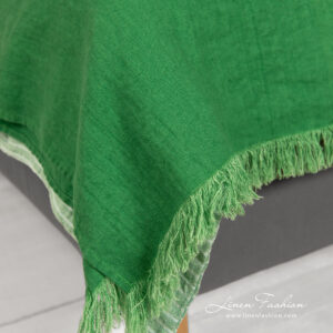 FROGA Linge de lit 19 bedlinen green stripes with green throw.