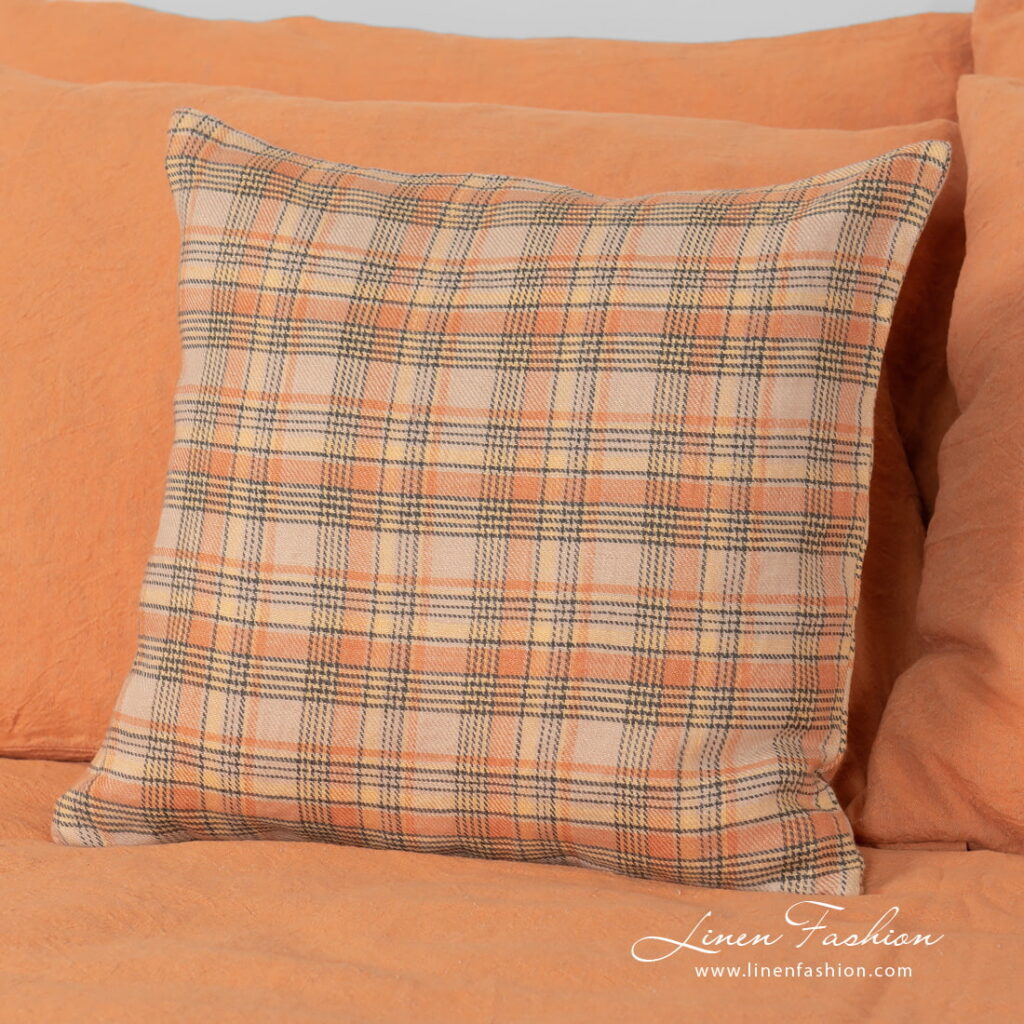 SAN DIEGO Linge de lit 5 linen cotton orange bedlinen with small decorative pillow case.