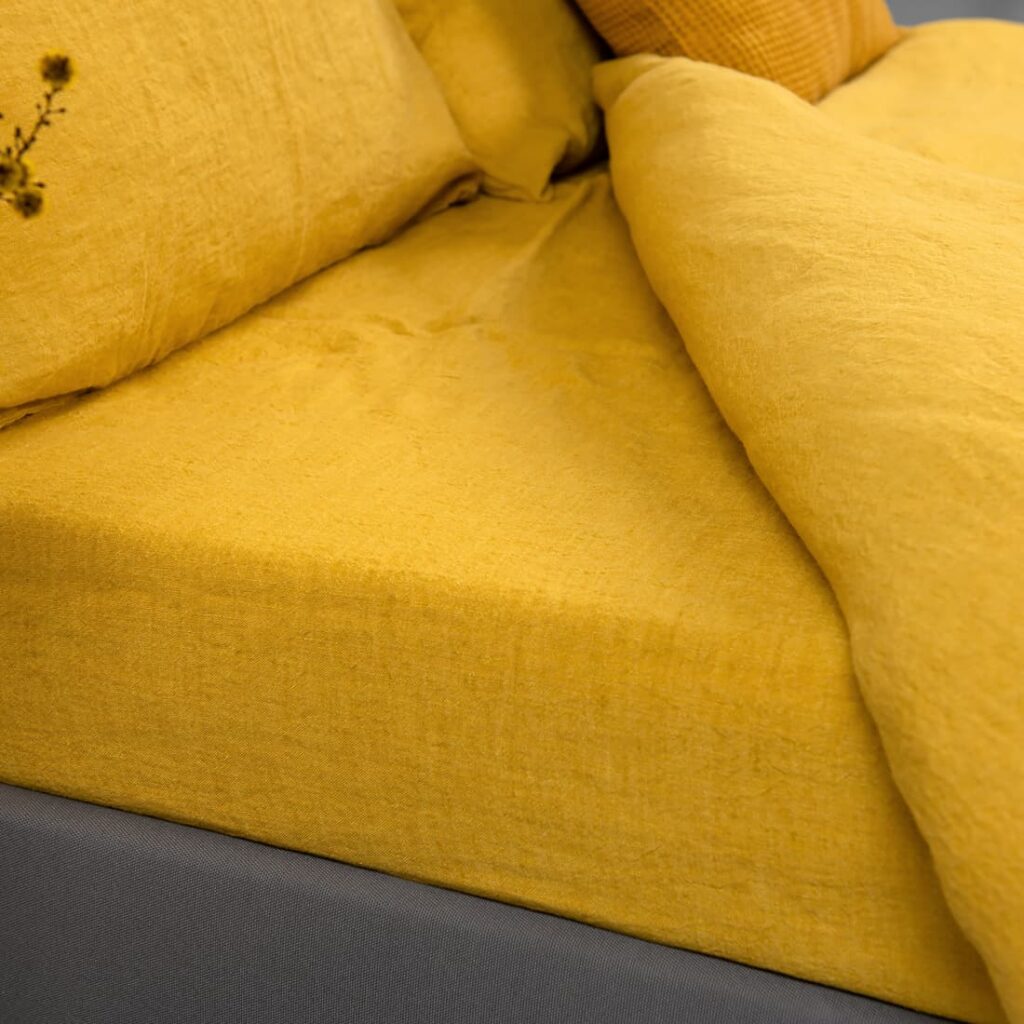 AMBERA Linge de lit 6 mustard yellow linen sheets, fitted & flat
