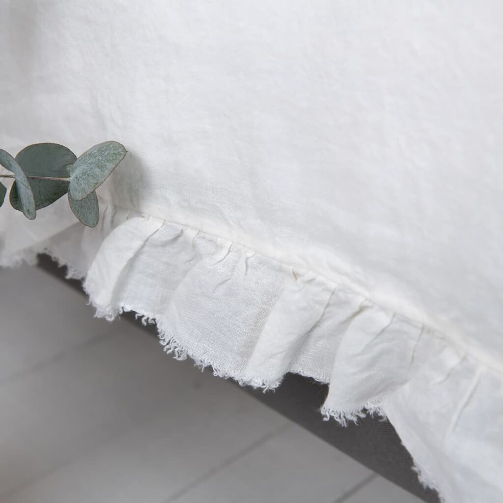 PROVANCE Linge de lit blanc 4 off white linen duvet cover with ruffles 8.5cm.