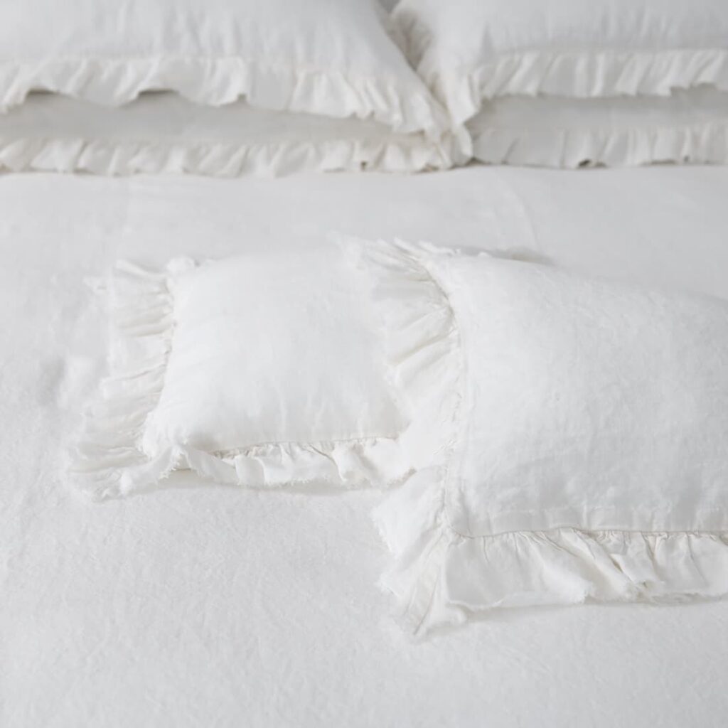 PROVANCE Linge de lit blanc 5 off white linen cushion covers
