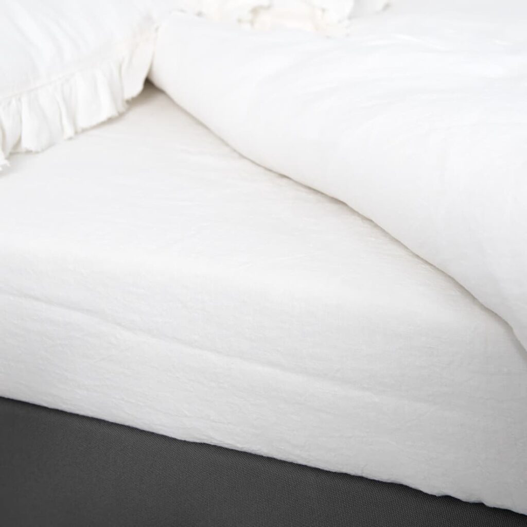PROVANCE Linge de lit blanc 10 off white linen sheets fitted and flat