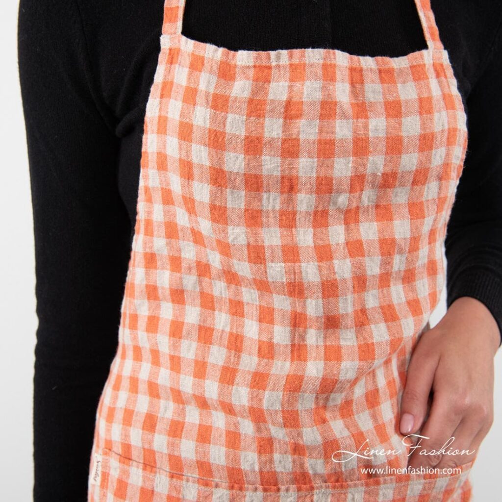 GAMMA Tablier à carreaux 3 100% linen apron in orange.