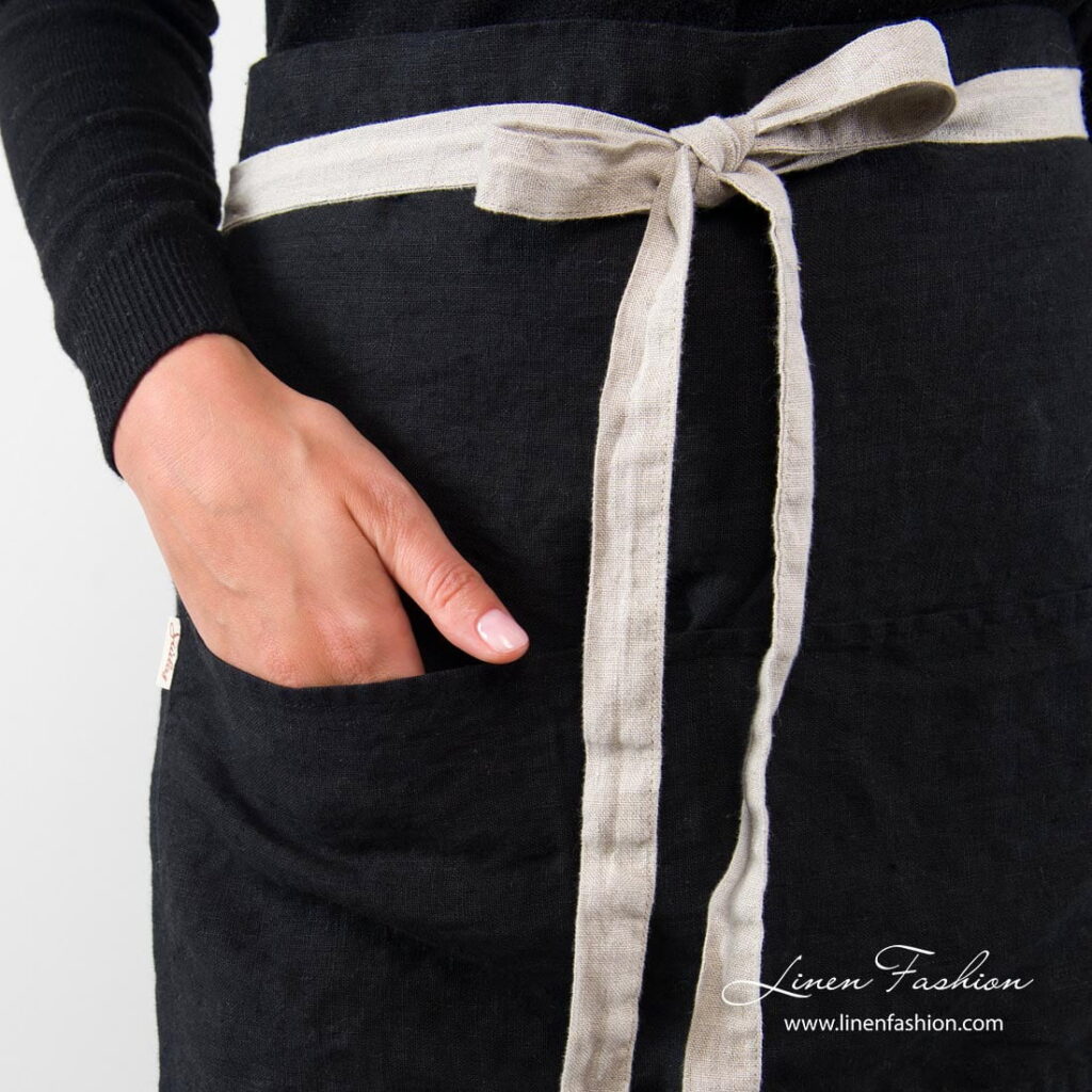 BISTRO SHORT Tablier noir 3 Black linen apron with flax ribbons