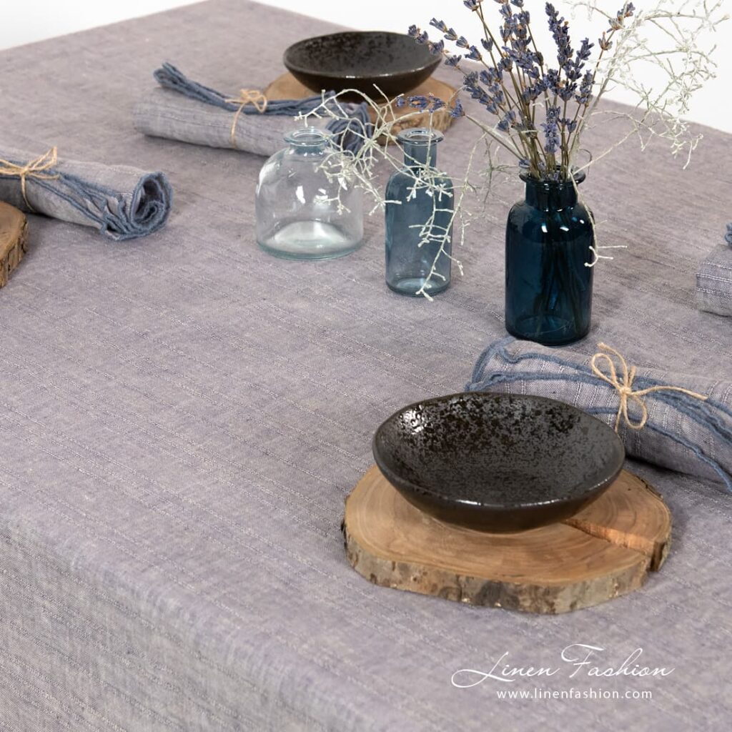 LOBELIA Serviette de table violet 4 Violet tablecloth.