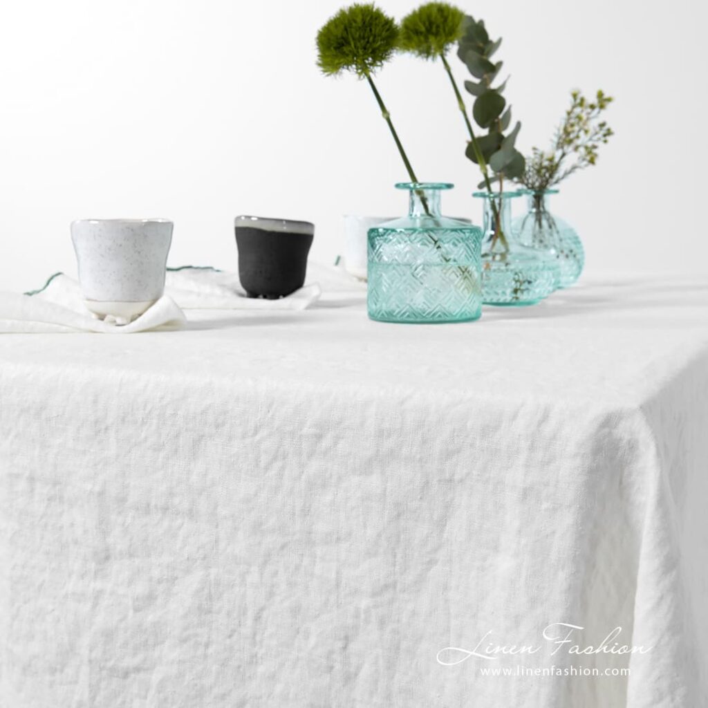 ARVO Nappe blanche avec bordure olivier 3 ARVO Nappe blanche avec bordure olivier – Image 3