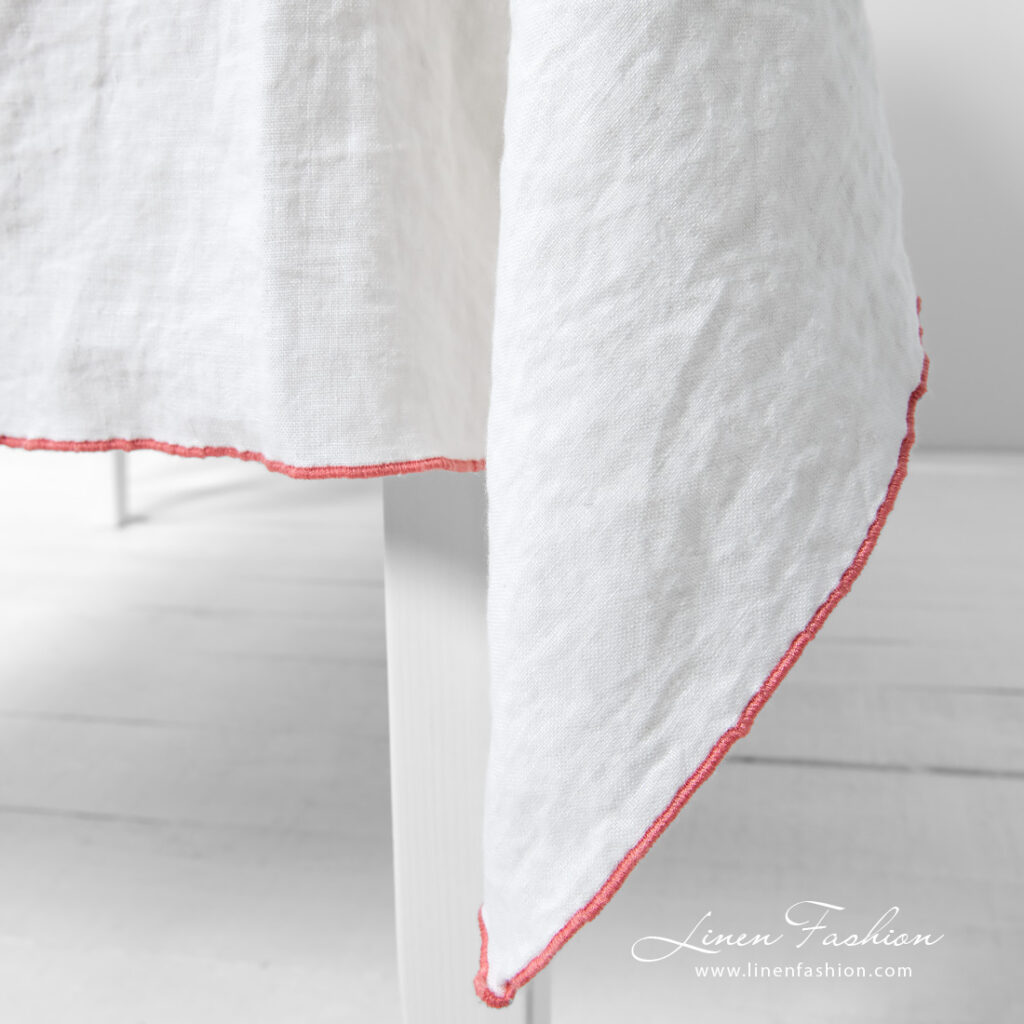 ARVO Nappe blanche avec bordure rose 5 ARVO Nappe blanche avec bordure rose – Image 5