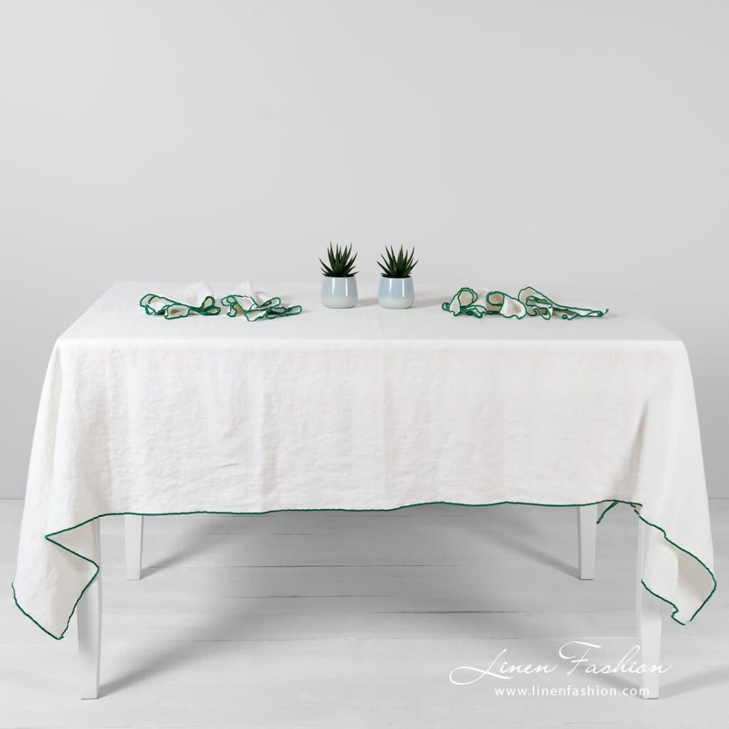 ARVO Nappe blanc cassé babylock vrai vert 1 ARVO Nappe blanc cassé babylock vrai vert