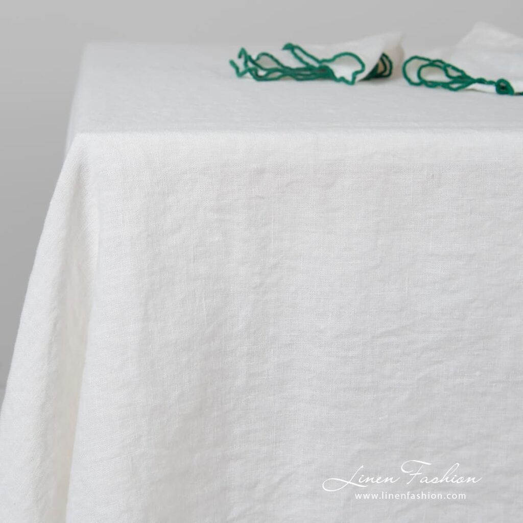 ARVO Nappe blanc cassé babylock vrai vert 2 ARVO Nappe blanc cassé babylock vrai vert – Image 2