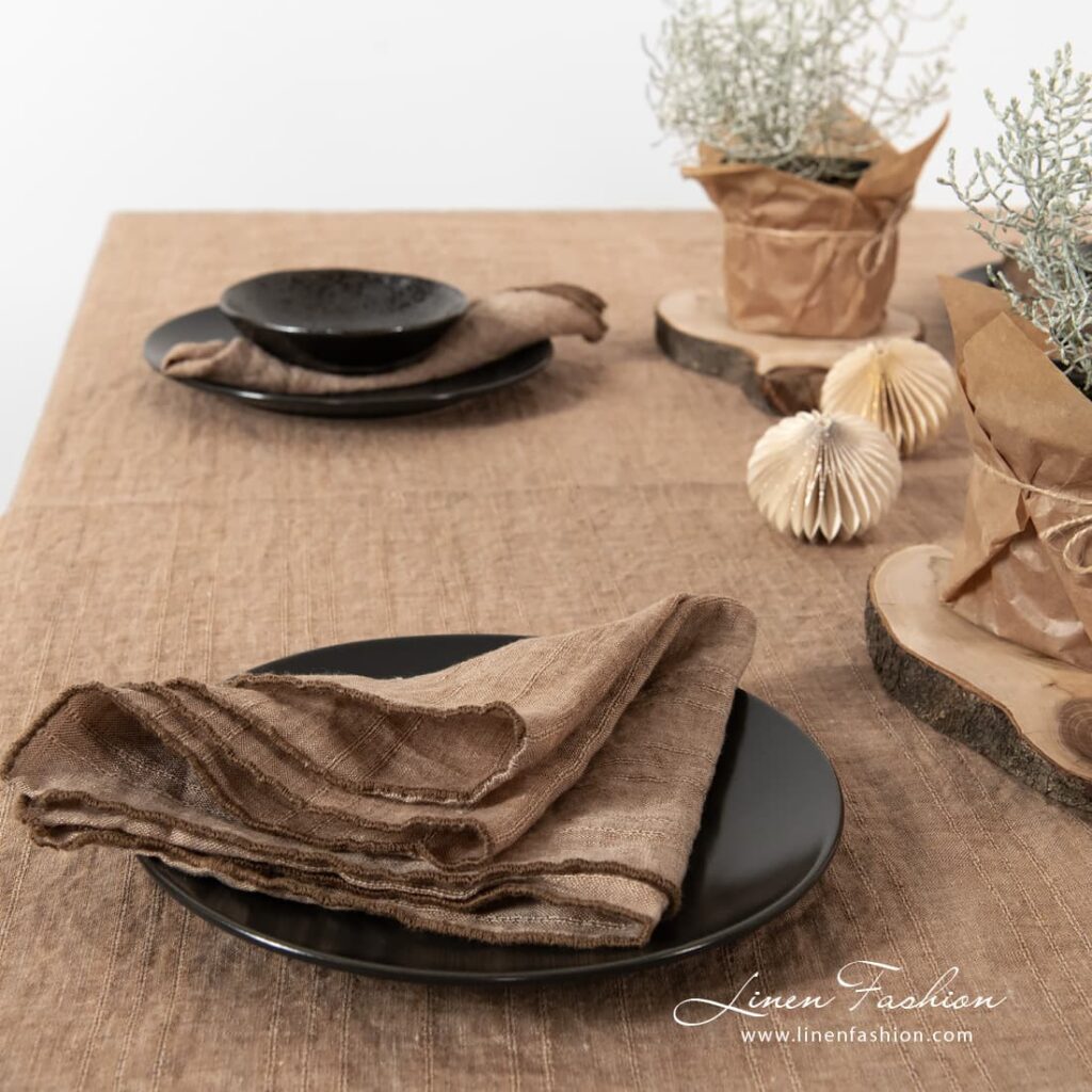 MACADAMIA Serviette de table brun 3 Brown linen napkin.