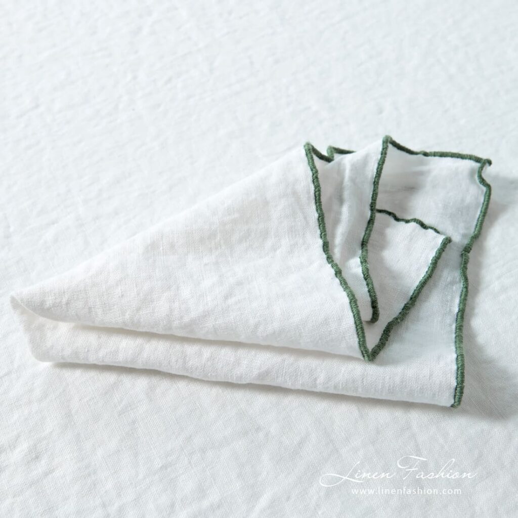 ARVO Serviette de table blanche avec bordure olive 2 ARVO white linen napkin with green border