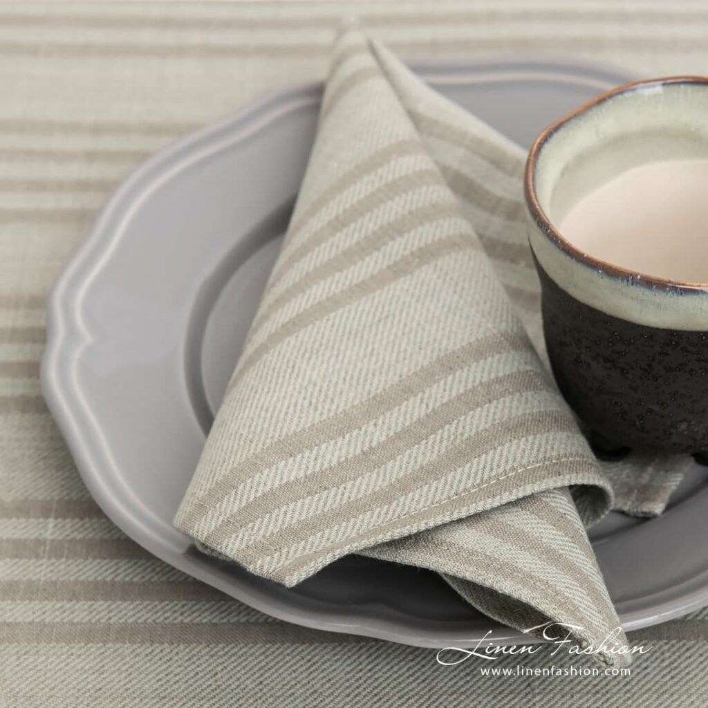 GRASA Serviette de table verdâtre 3 Greenish linen cotton napkin with flax colour stripes