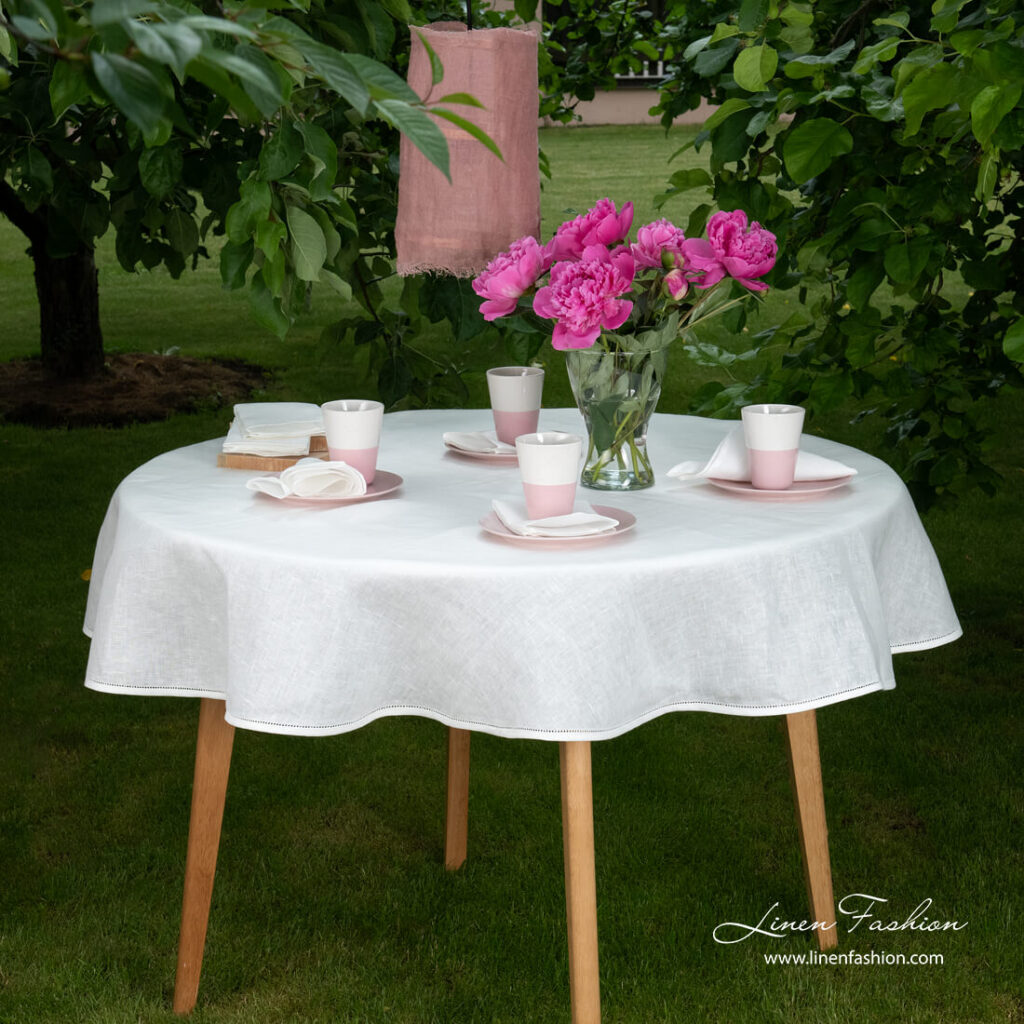 LUNA Nappe ronde/ovale blanche 1 LUNA Nappe ronde/ovale blanche