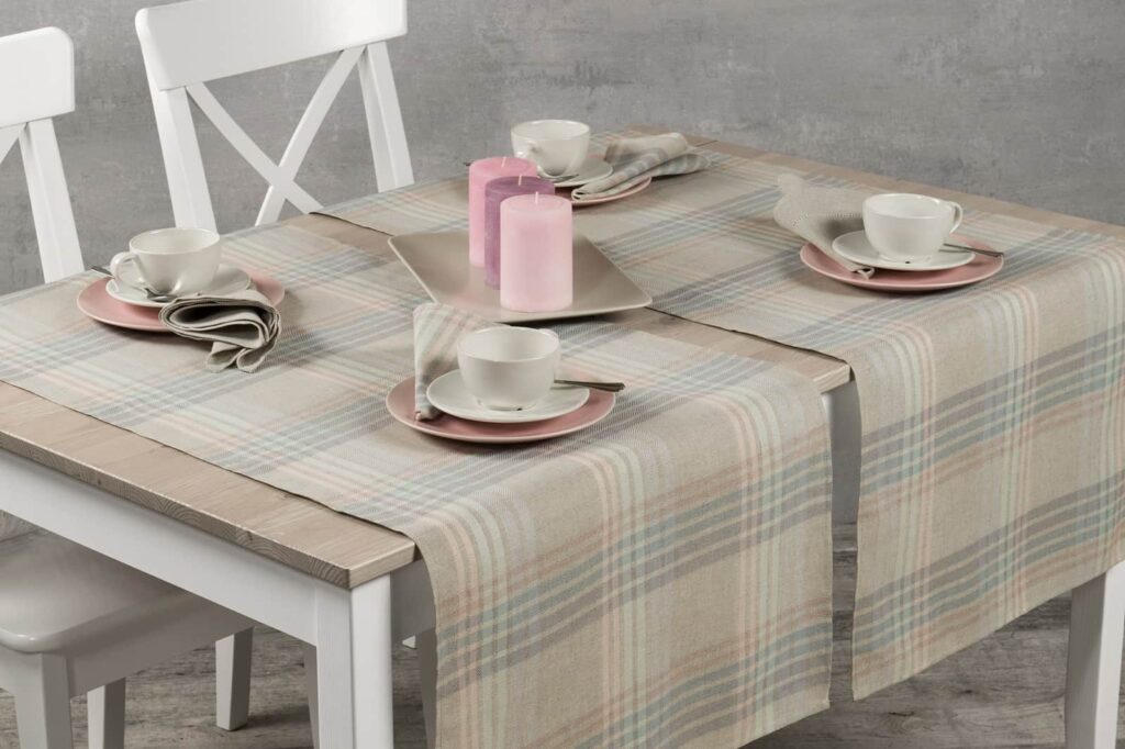 DELTA Chemin de table gris clair 1 DELTA Chemin de table gris clair