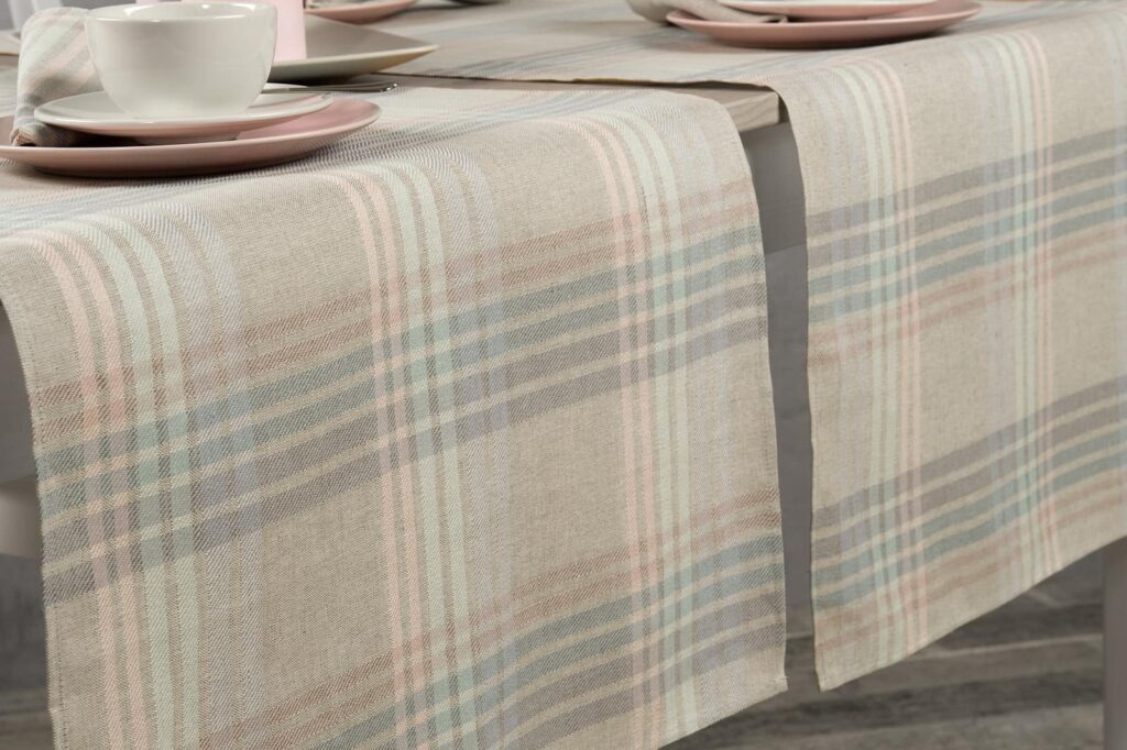 DELTA Chemin de table gris clair 2 DELTA Chemin de table gris clair – Image 2