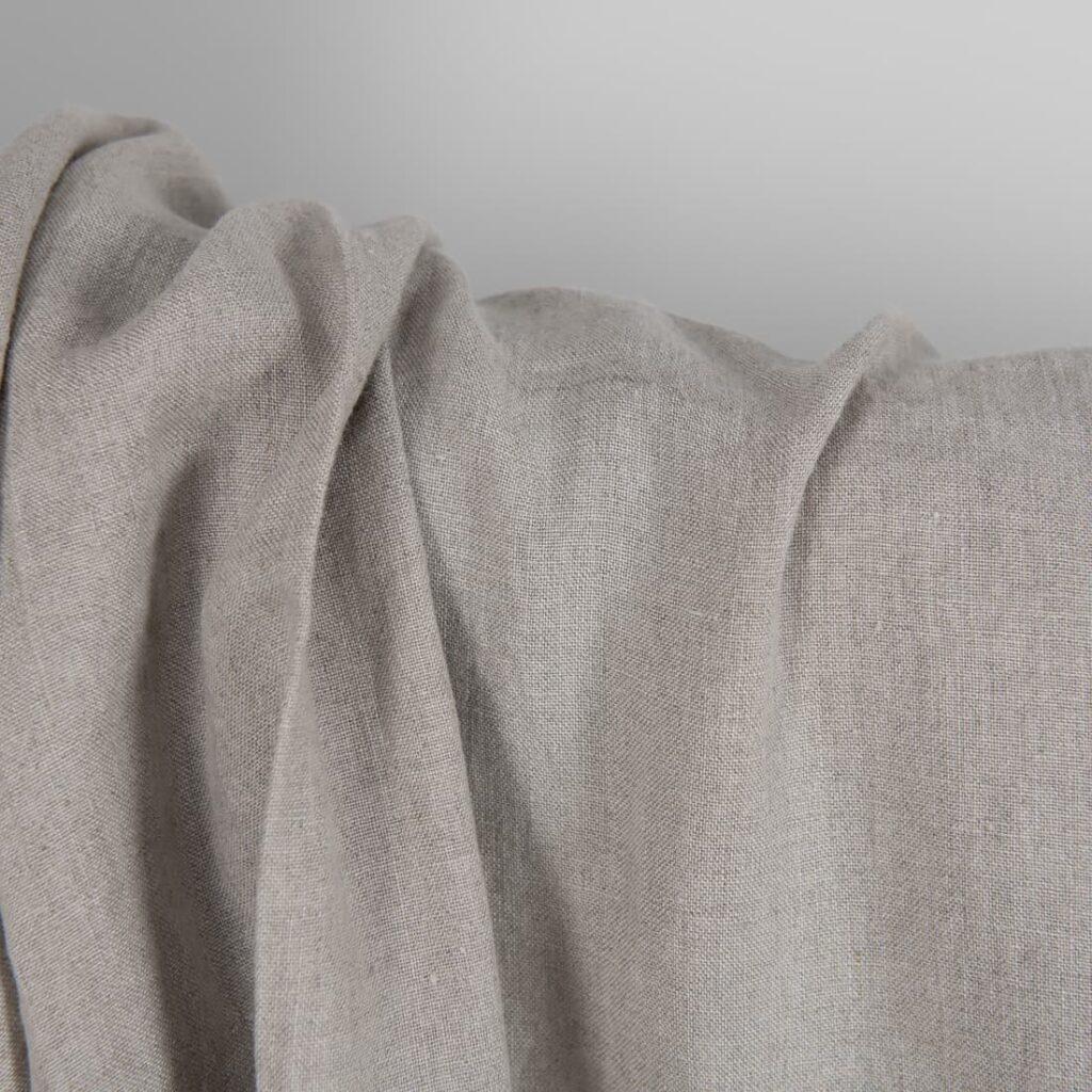 Tissu en lin lavé, gris naturel 2 Washed linen fabric in natural grey texture